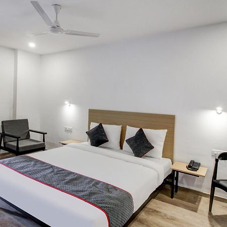 Super Townhouse Rcc Majestic 397 Lb Nagar Hotel Hyderabad Bagian luar foto