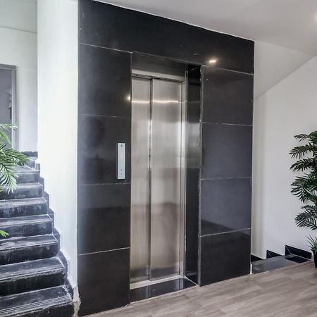 Super Townhouse Rcc Majestic 397 Lb Nagar Hotel Hyderabad Bagian luar foto