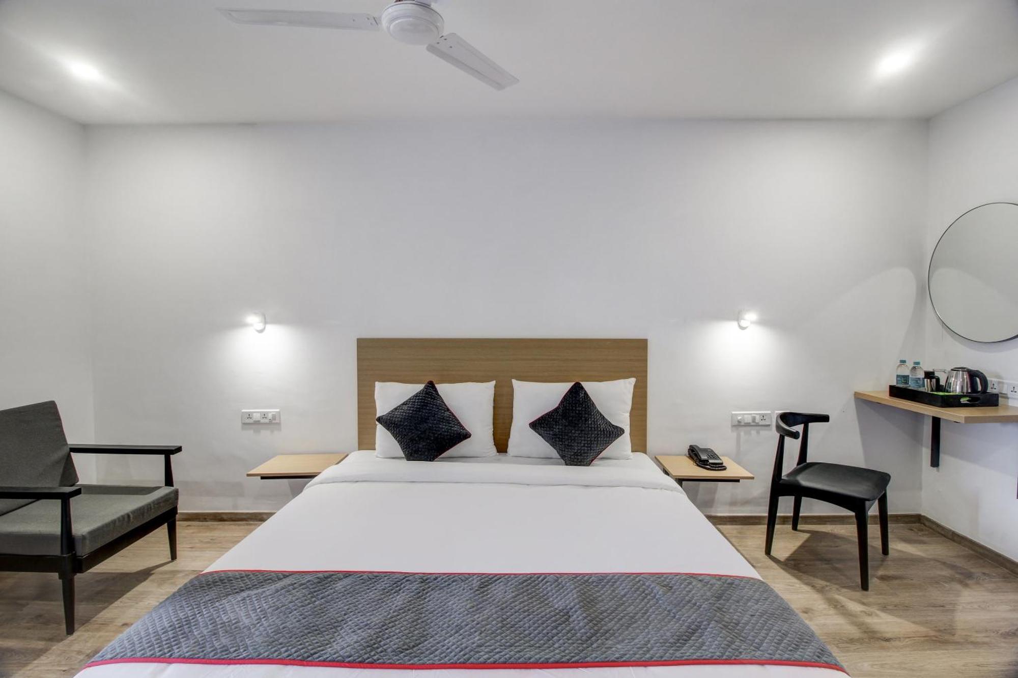 Super Townhouse Rcc Majestic 397 Lb Nagar Hotel Hyderabad Bagian luar foto