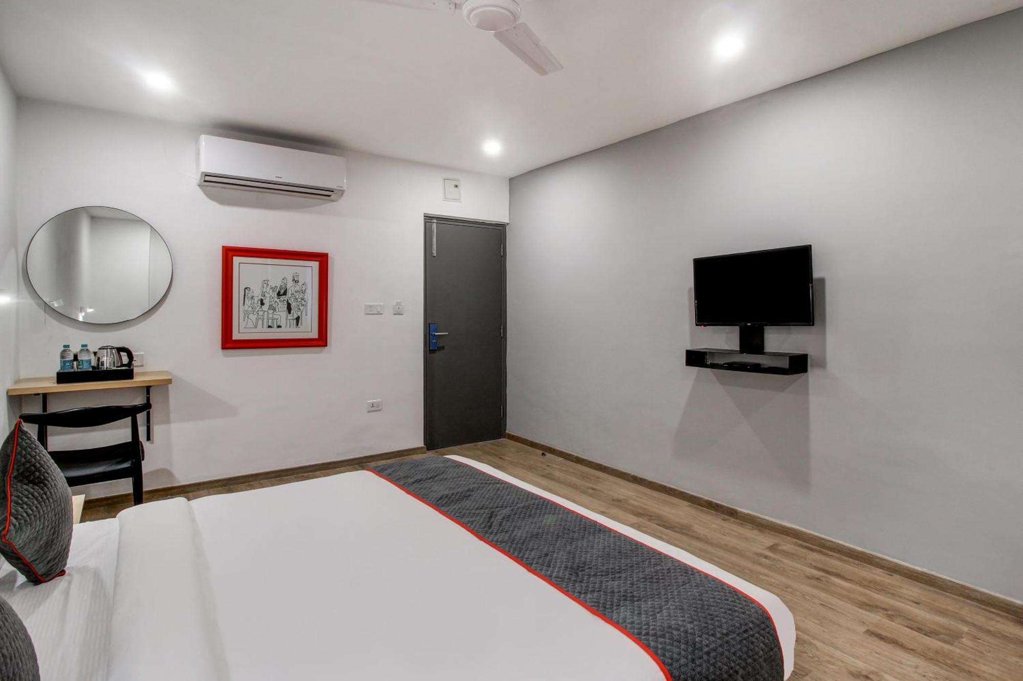 Super Townhouse Rcc Majestic 397 Lb Nagar Hotel Hyderabad Bagian luar foto