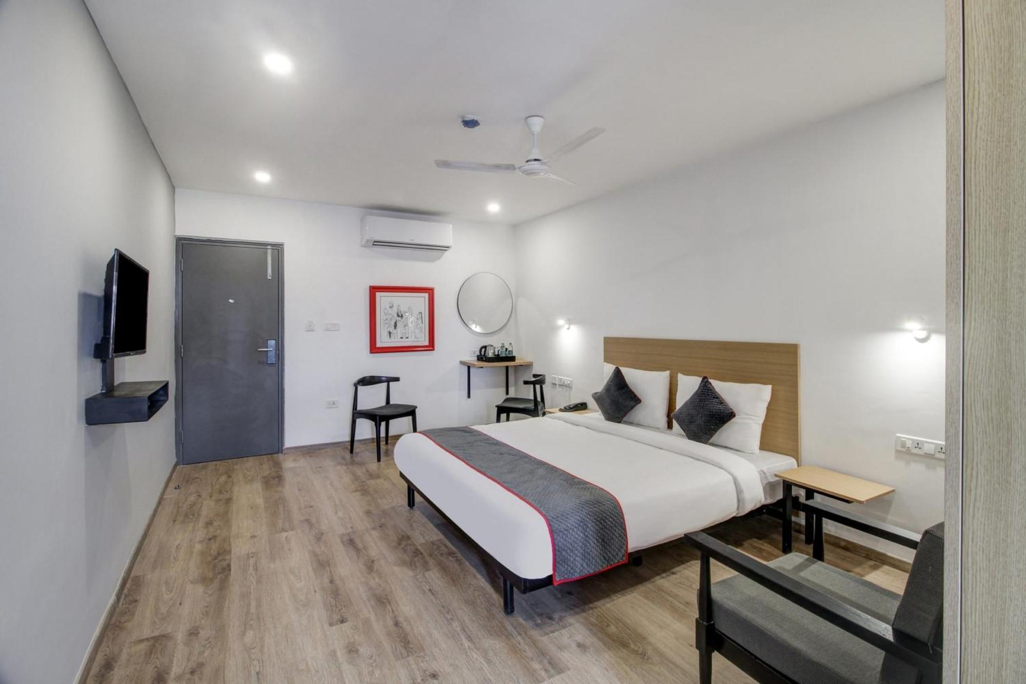 Super Townhouse Rcc Majestic 397 Lb Nagar Hotel Hyderabad Bagian luar foto