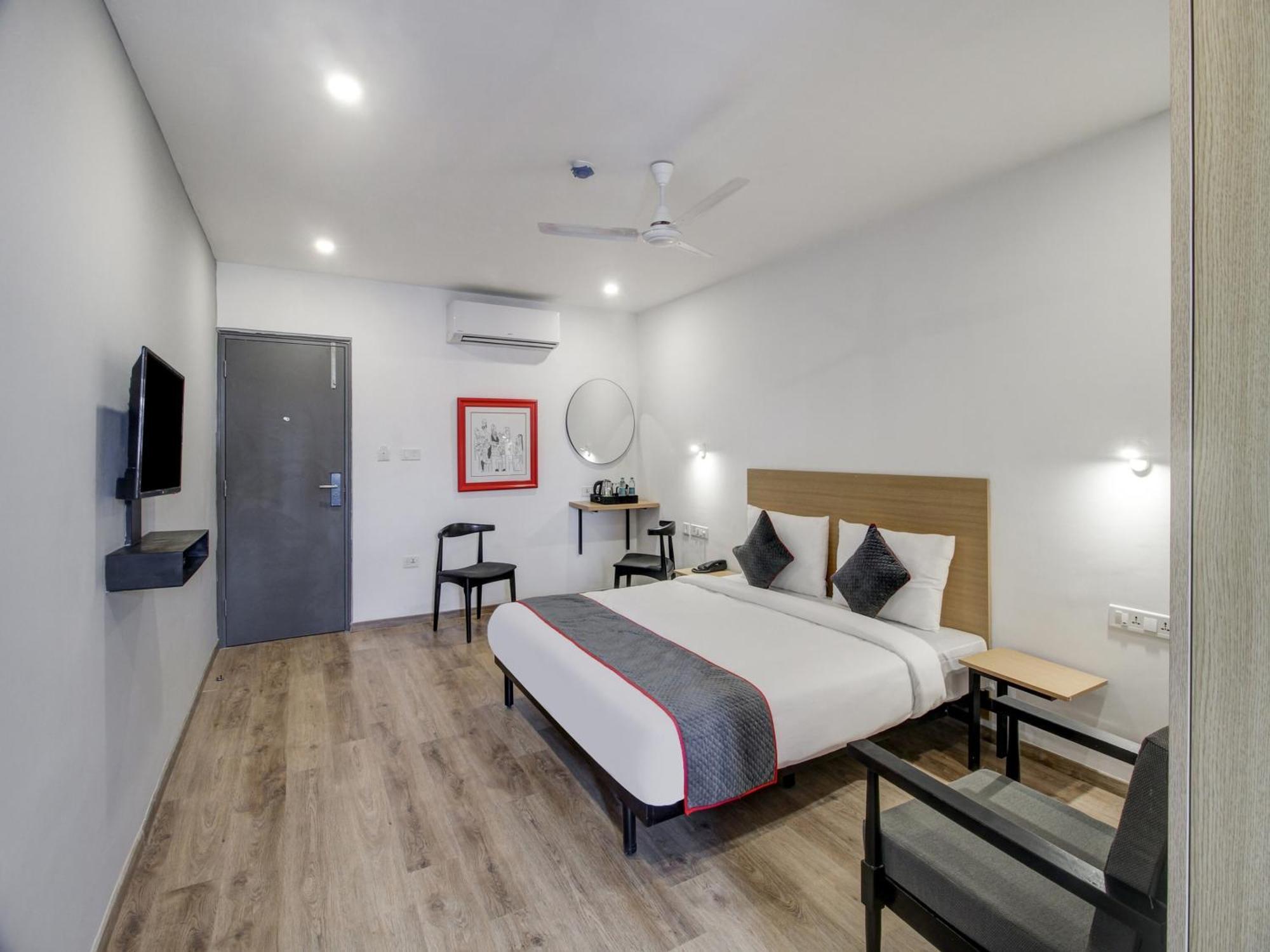 Super Townhouse Rcc Majestic 397 Lb Nagar Hotel Hyderabad Bagian luar foto