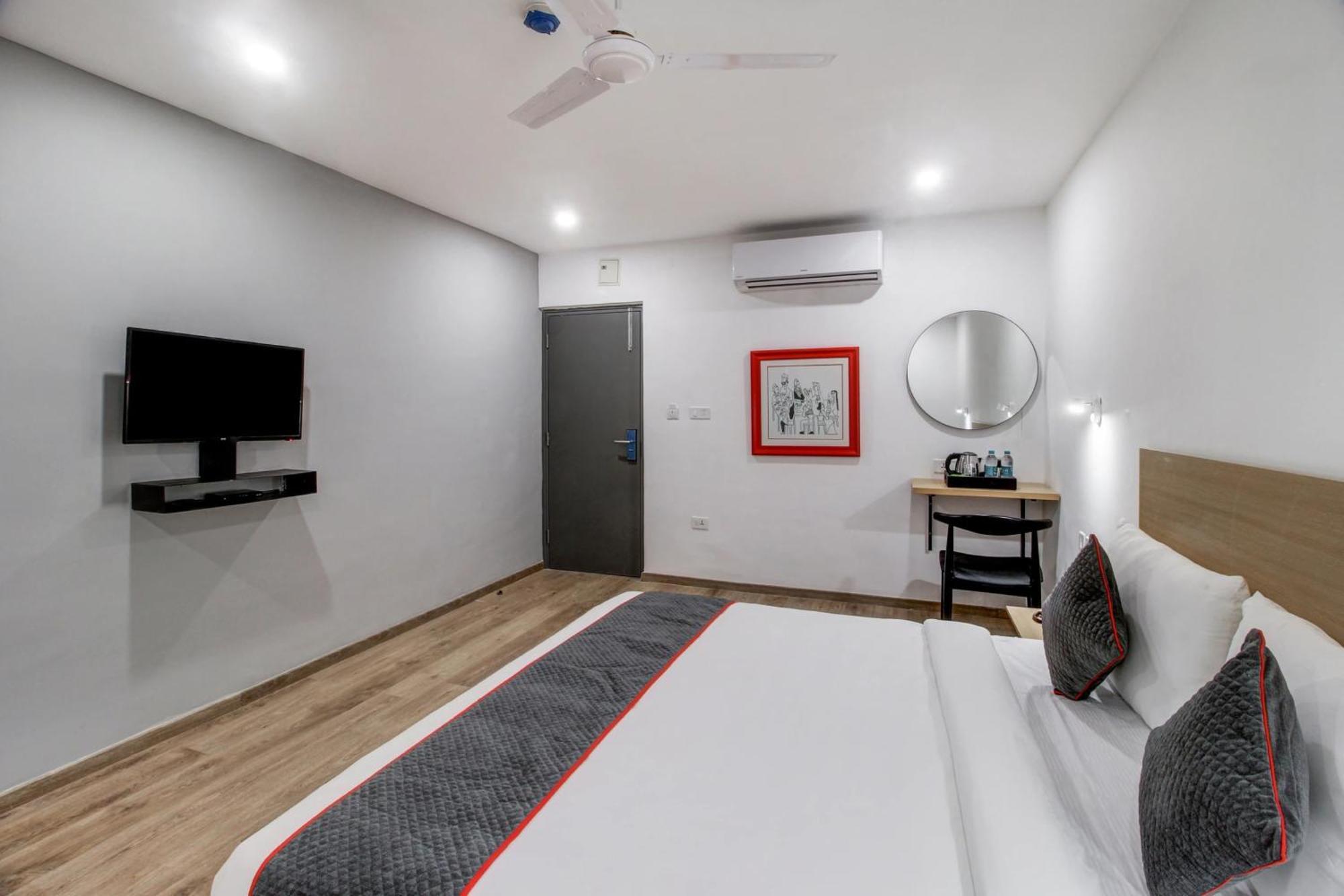 Super Townhouse Rcc Majestic 397 Lb Nagar Hotel Hyderabad Bagian luar foto