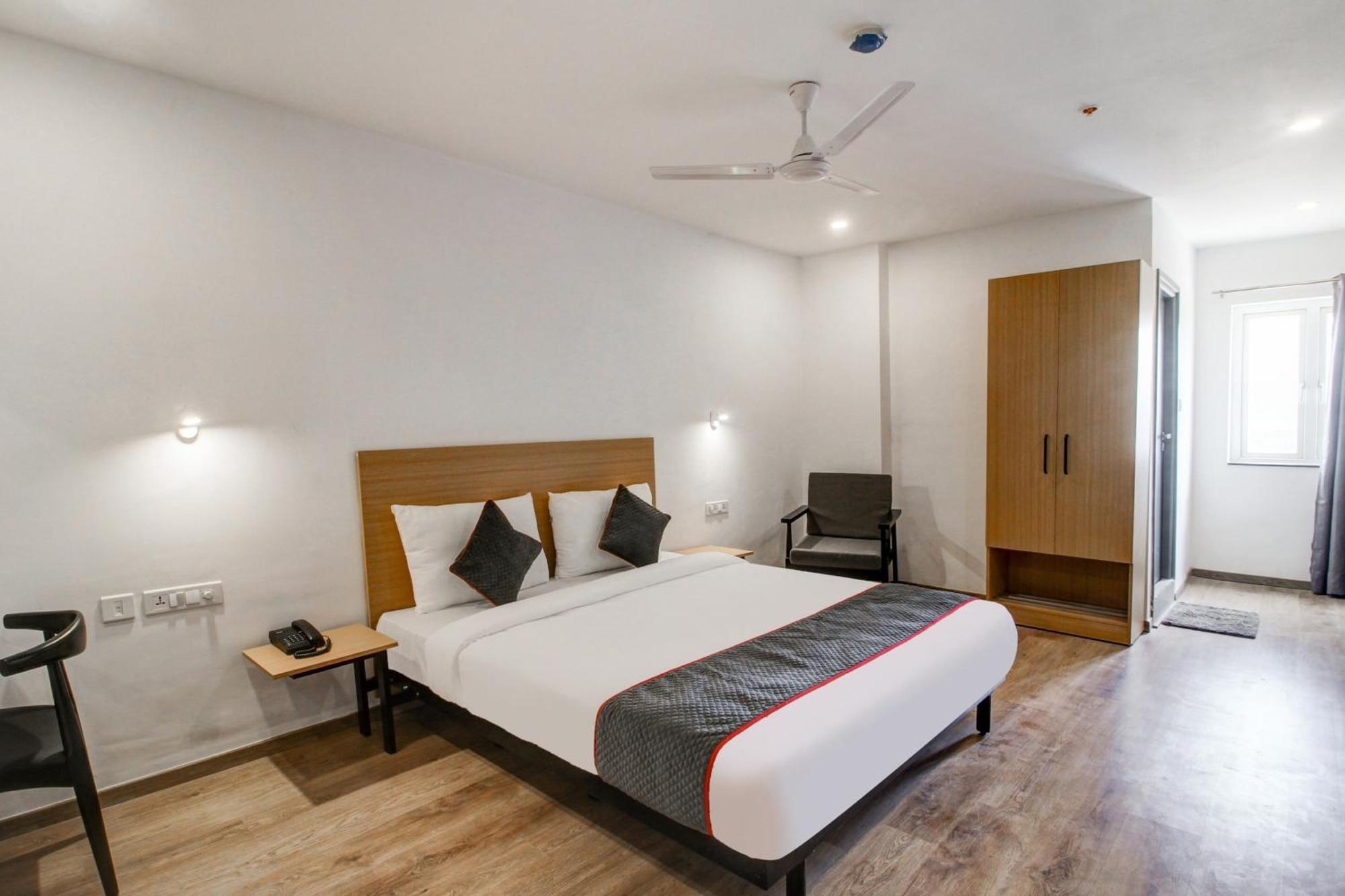 Super Townhouse Rcc Majestic 397 Lb Nagar Hotel Hyderabad Bagian luar foto