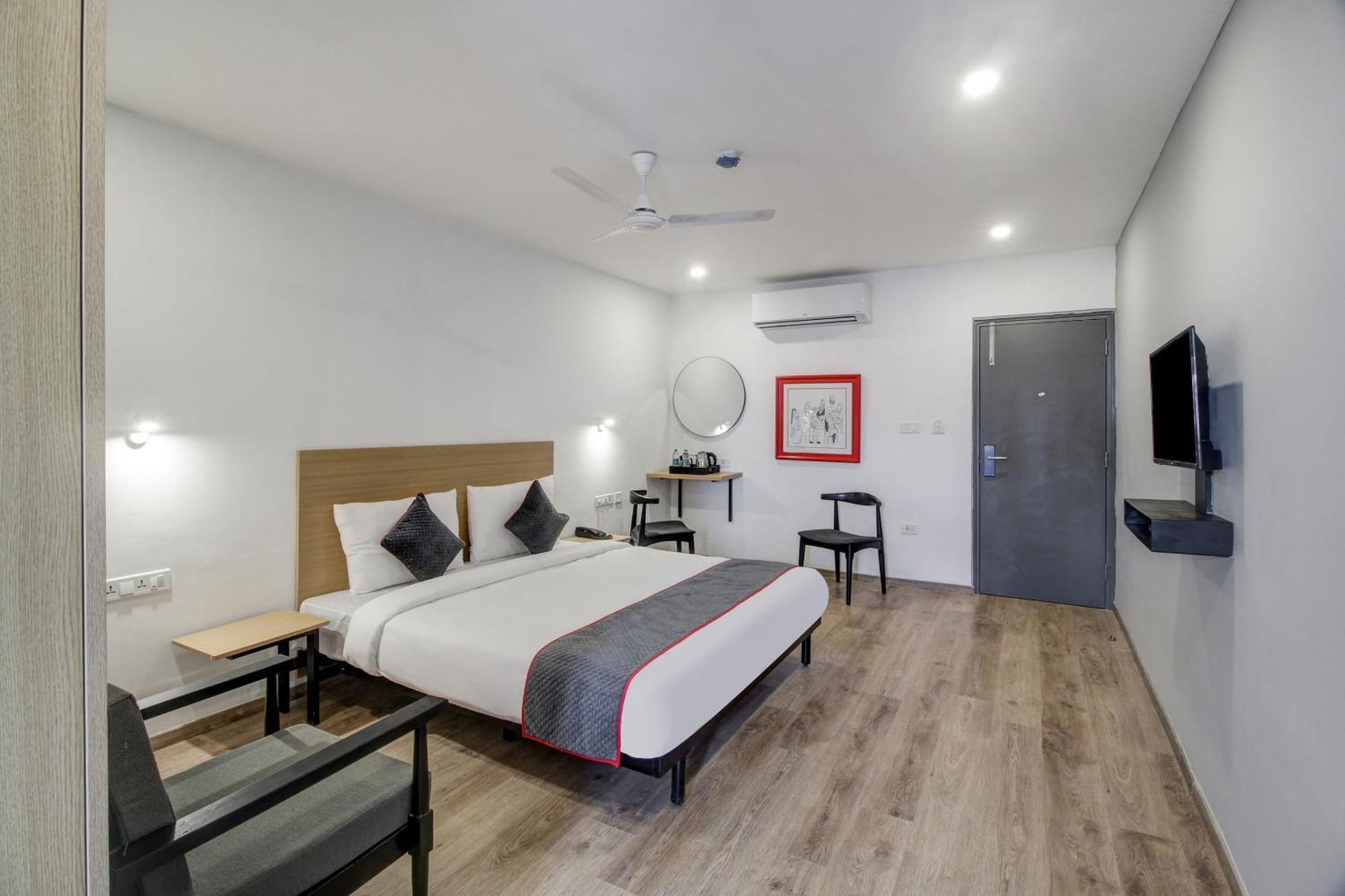 Super Townhouse Rcc Majestic 397 Lb Nagar Hotel Hyderabad Bagian luar foto