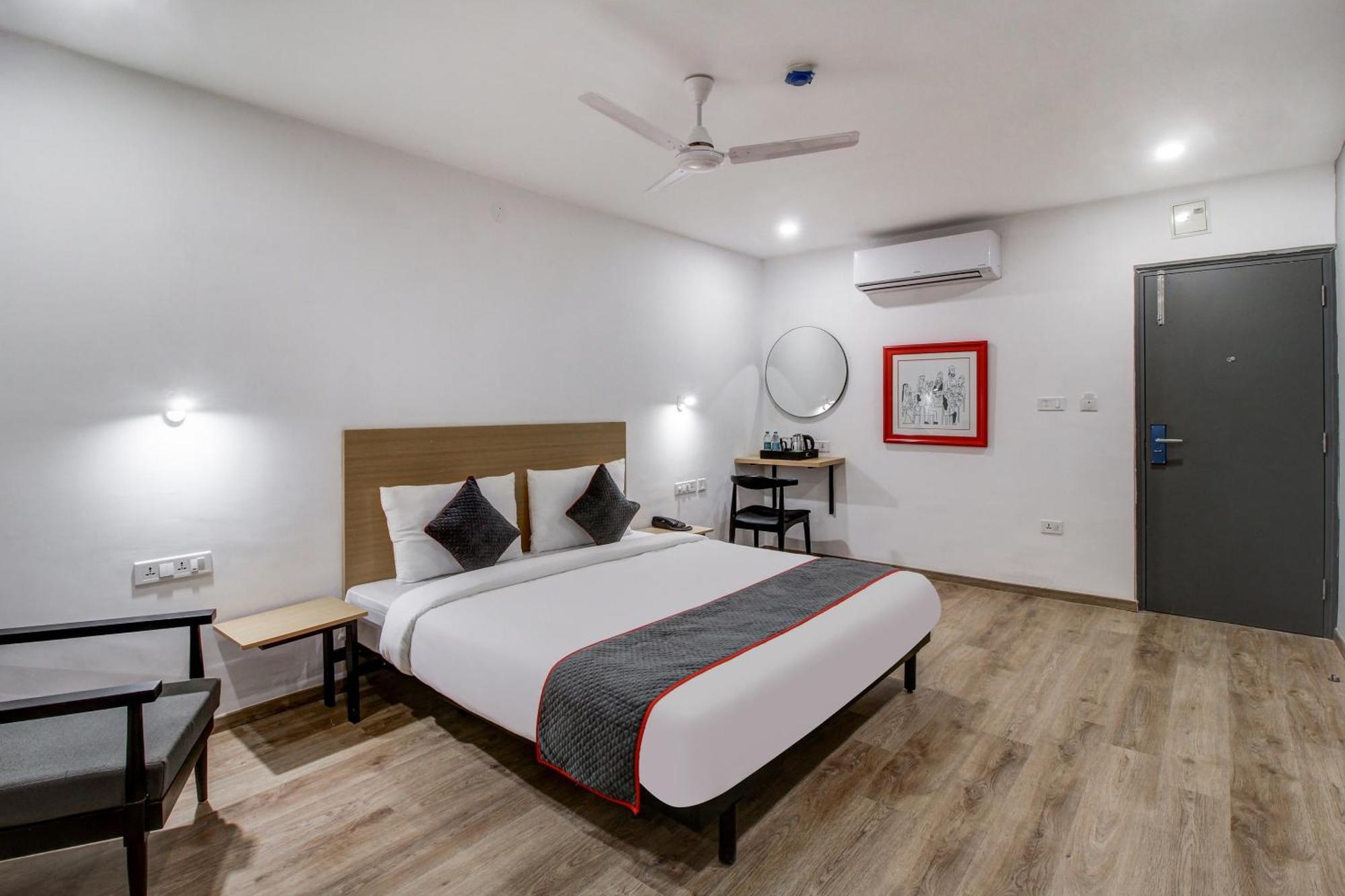 Super Townhouse Rcc Majestic 397 Lb Nagar Hotel Hyderabad Bagian luar foto