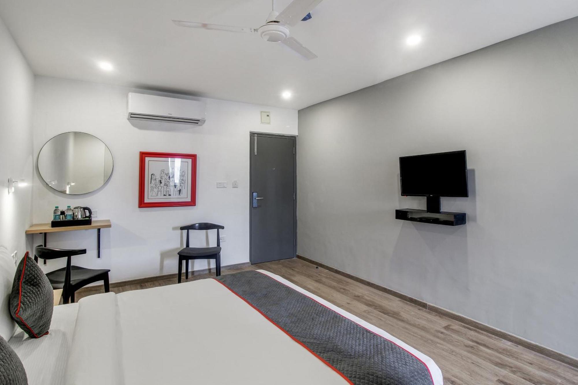 Super Townhouse Rcc Majestic 397 Lb Nagar Hotel Hyderabad Bagian luar foto