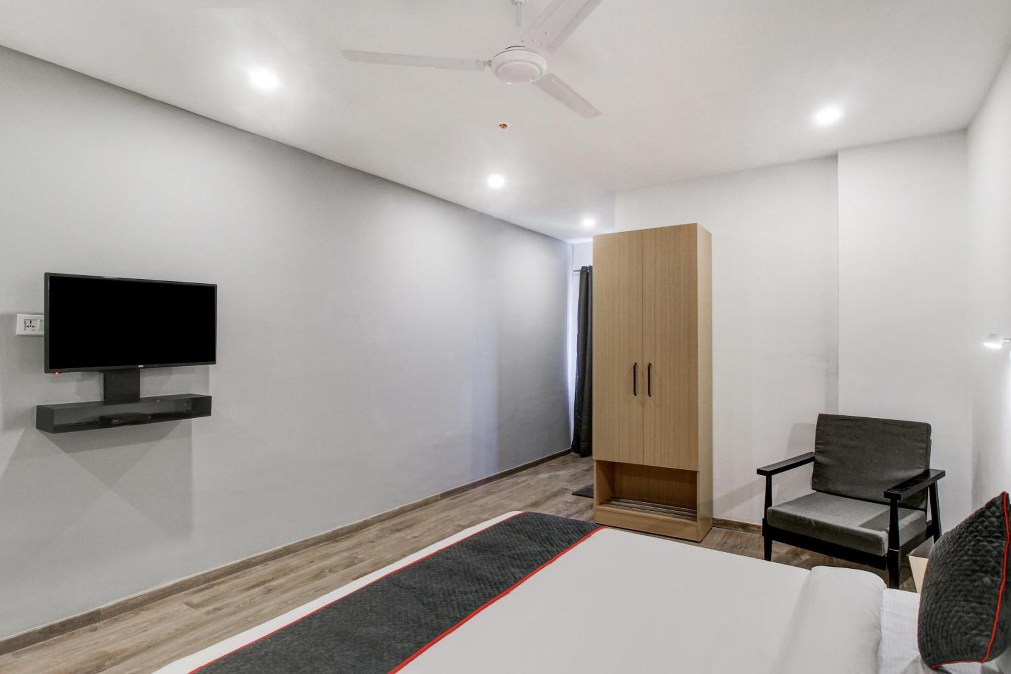 Super Townhouse Rcc Majestic 397 Lb Nagar Hotel Hyderabad Bagian luar foto