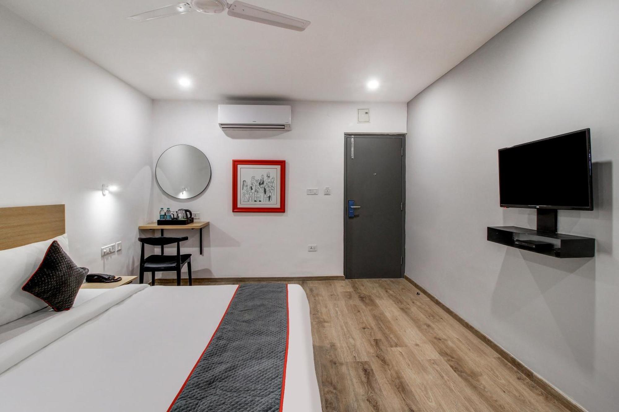 Super Townhouse Rcc Majestic 397 Lb Nagar Hotel Hyderabad Bagian luar foto