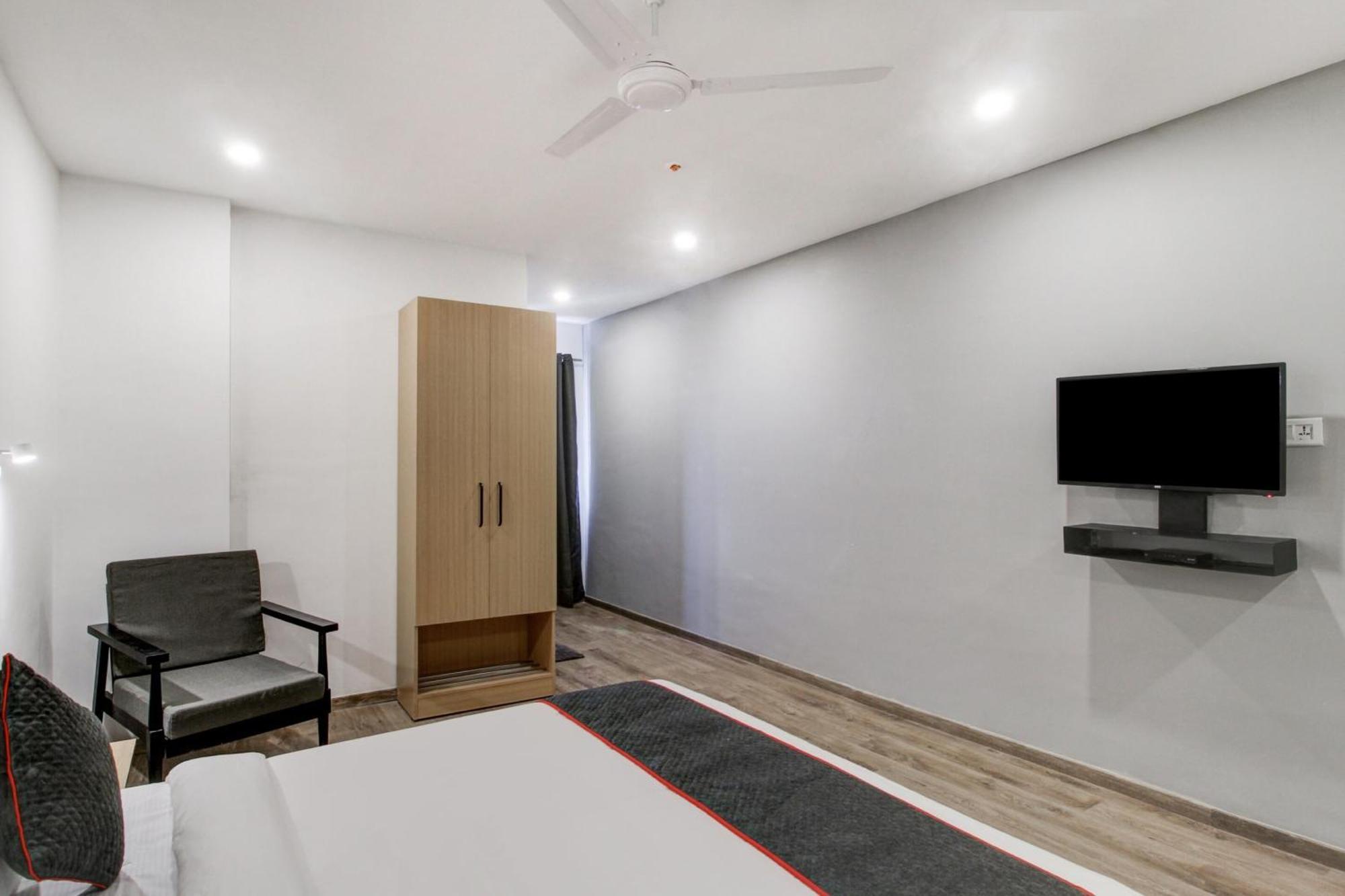 Super Townhouse Rcc Majestic 397 Lb Nagar Hotel Hyderabad Bagian luar foto
