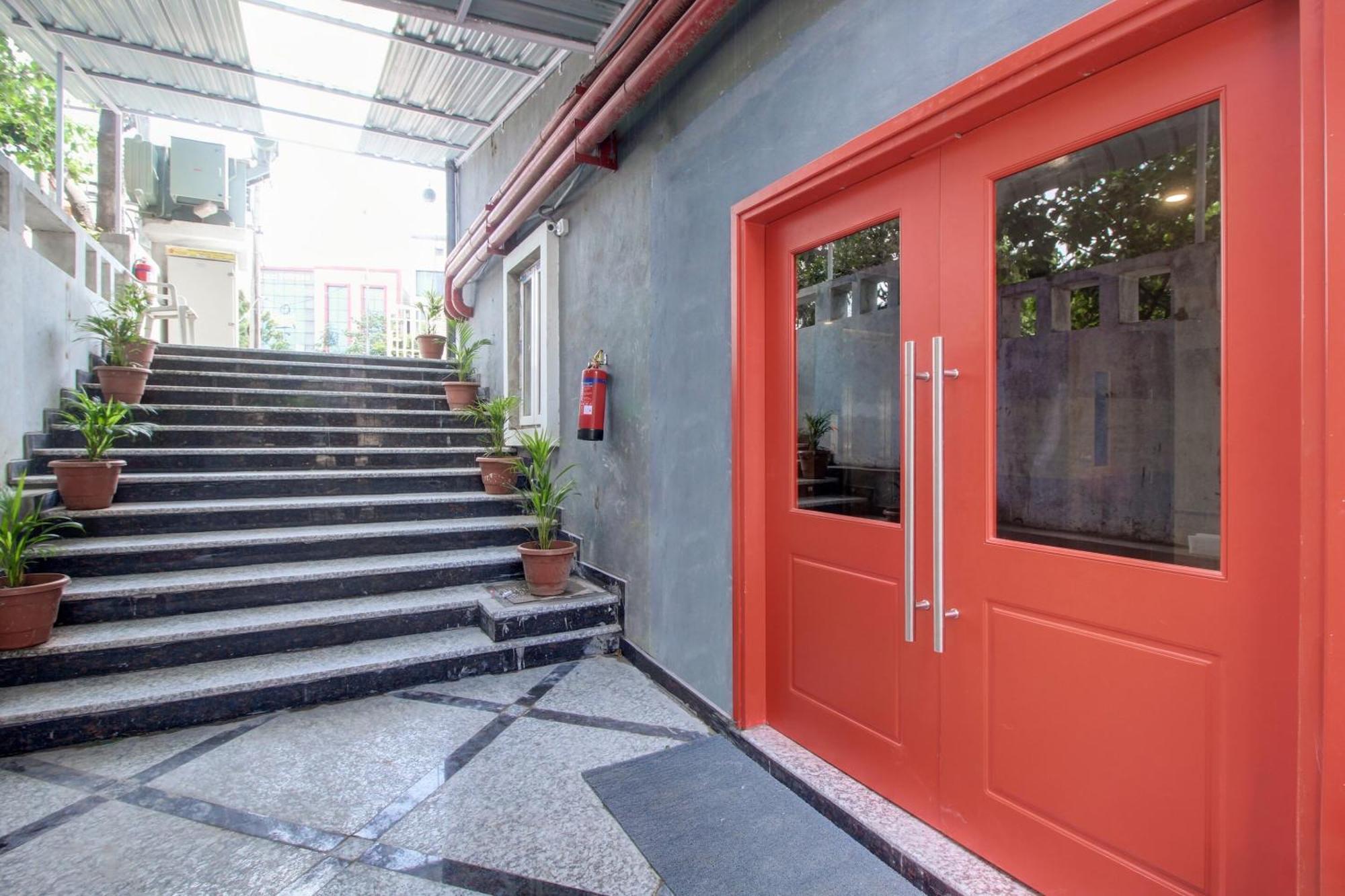 Super Townhouse Rcc Majestic 397 Lb Nagar Hotel Hyderabad Bagian luar foto