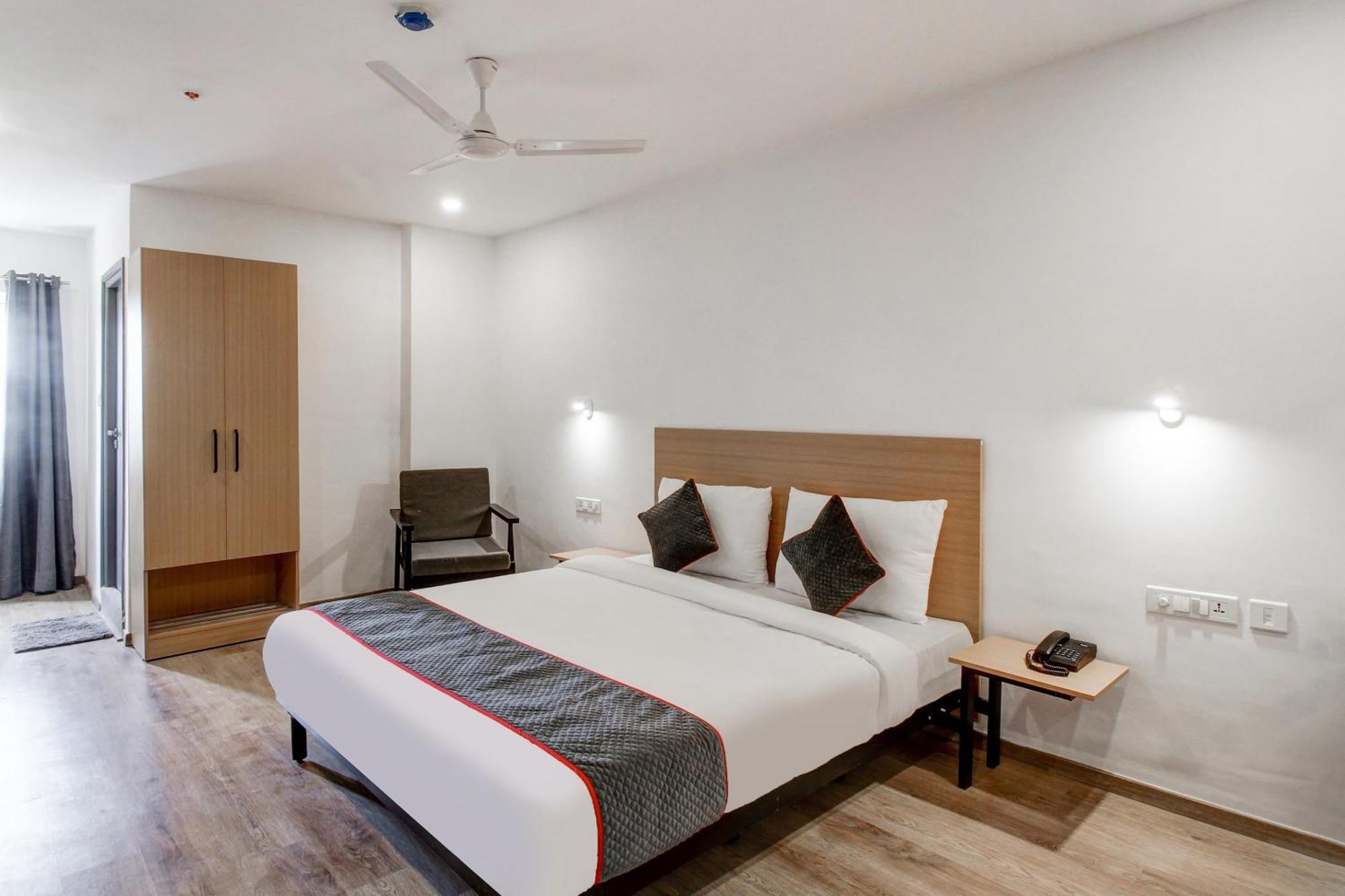 Super Townhouse Rcc Majestic 397 Lb Nagar Hotel Hyderabad Bagian luar foto