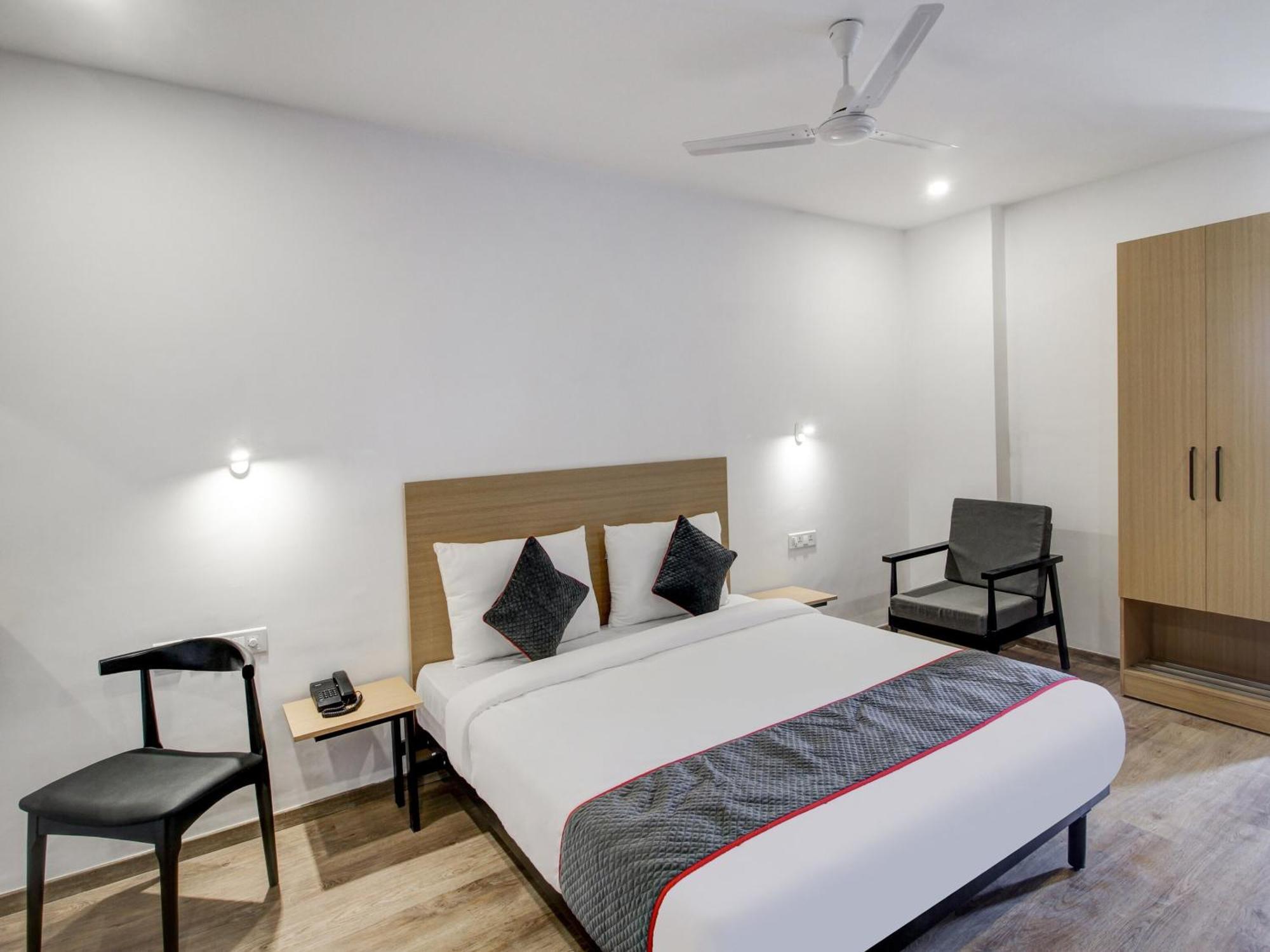 Super Townhouse Rcc Majestic 397 Lb Nagar Hotel Hyderabad Bagian luar foto