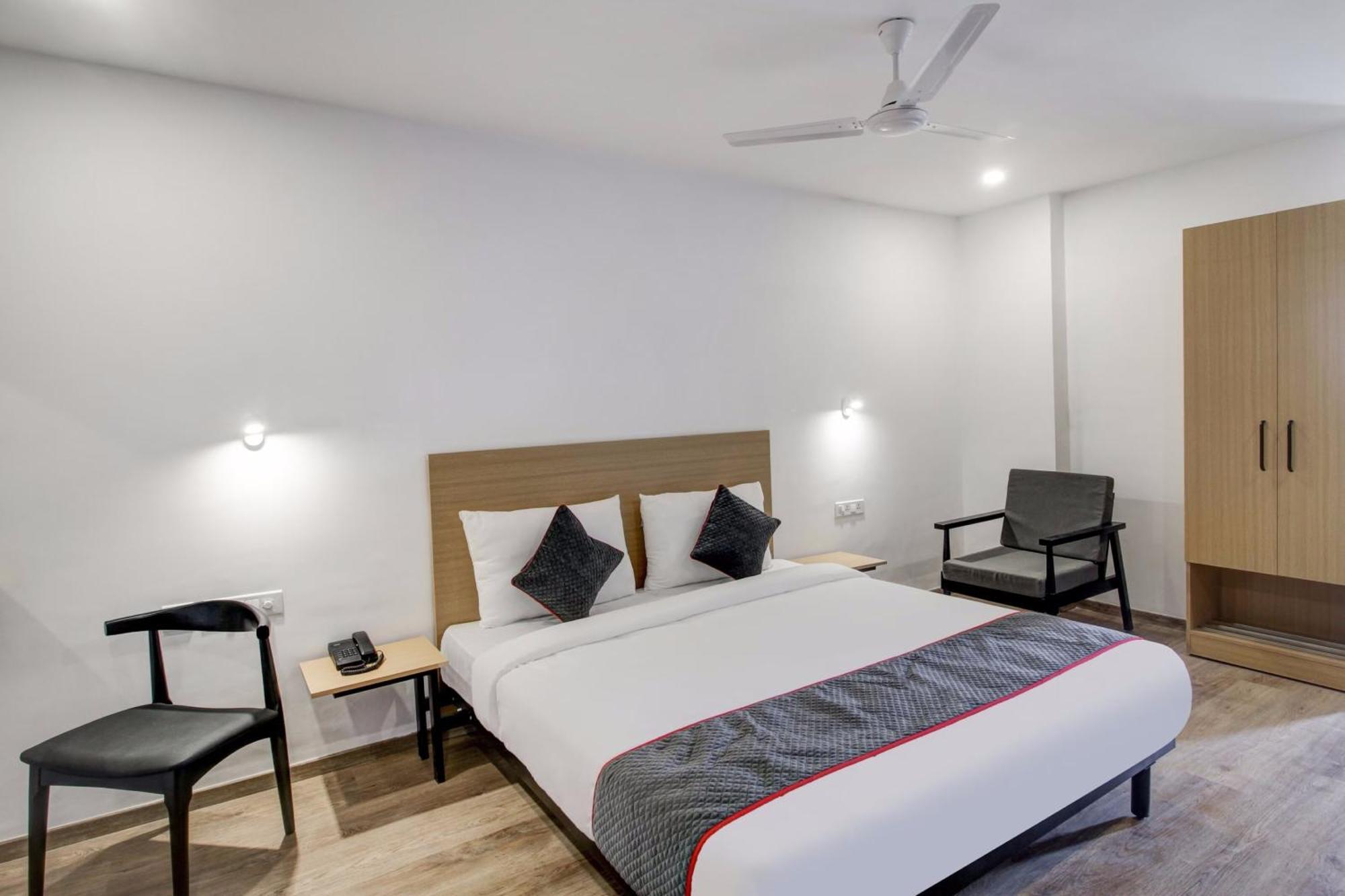Super Townhouse Rcc Majestic 397 Lb Nagar Hotel Hyderabad Bagian luar foto