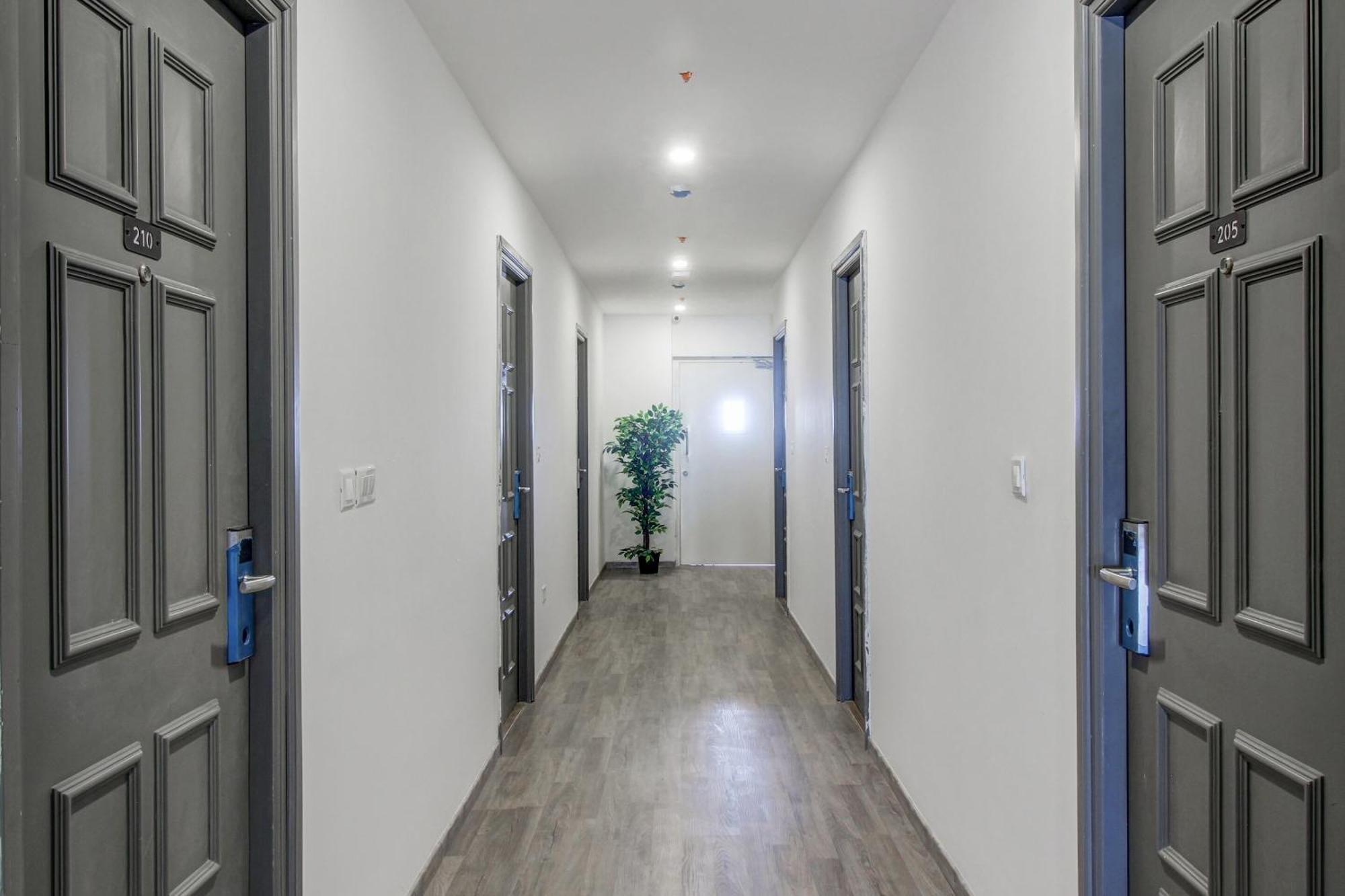 Super Townhouse Rcc Majestic 397 Lb Nagar Hotel Hyderabad Bagian luar foto