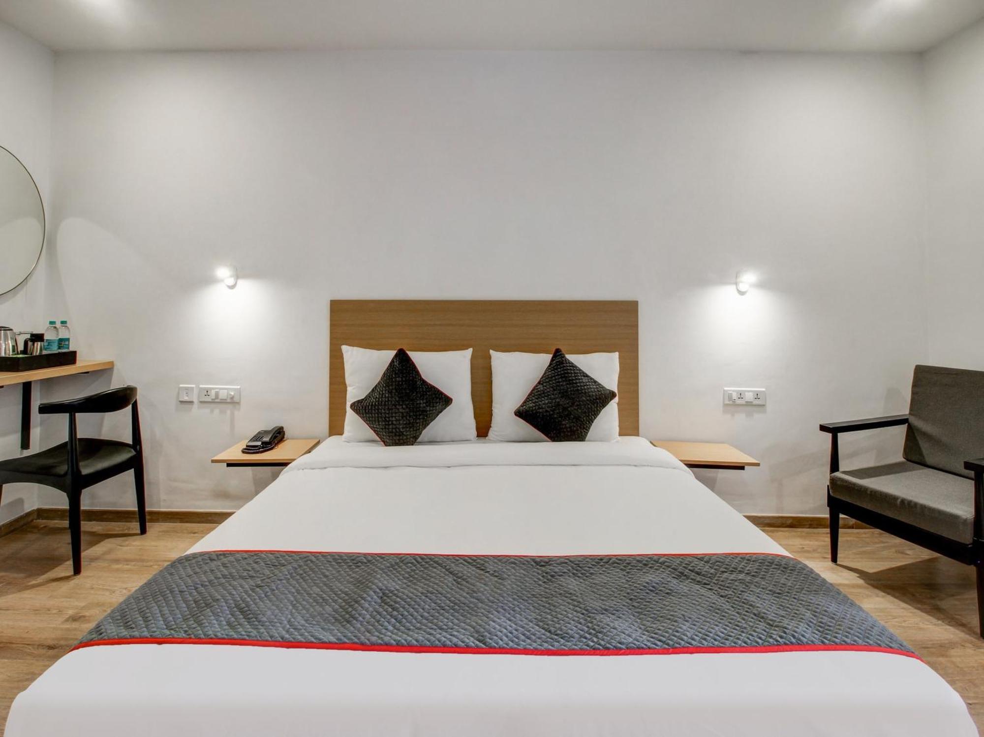 Super Townhouse Rcc Majestic 397 Lb Nagar Hotel Hyderabad Bagian luar foto