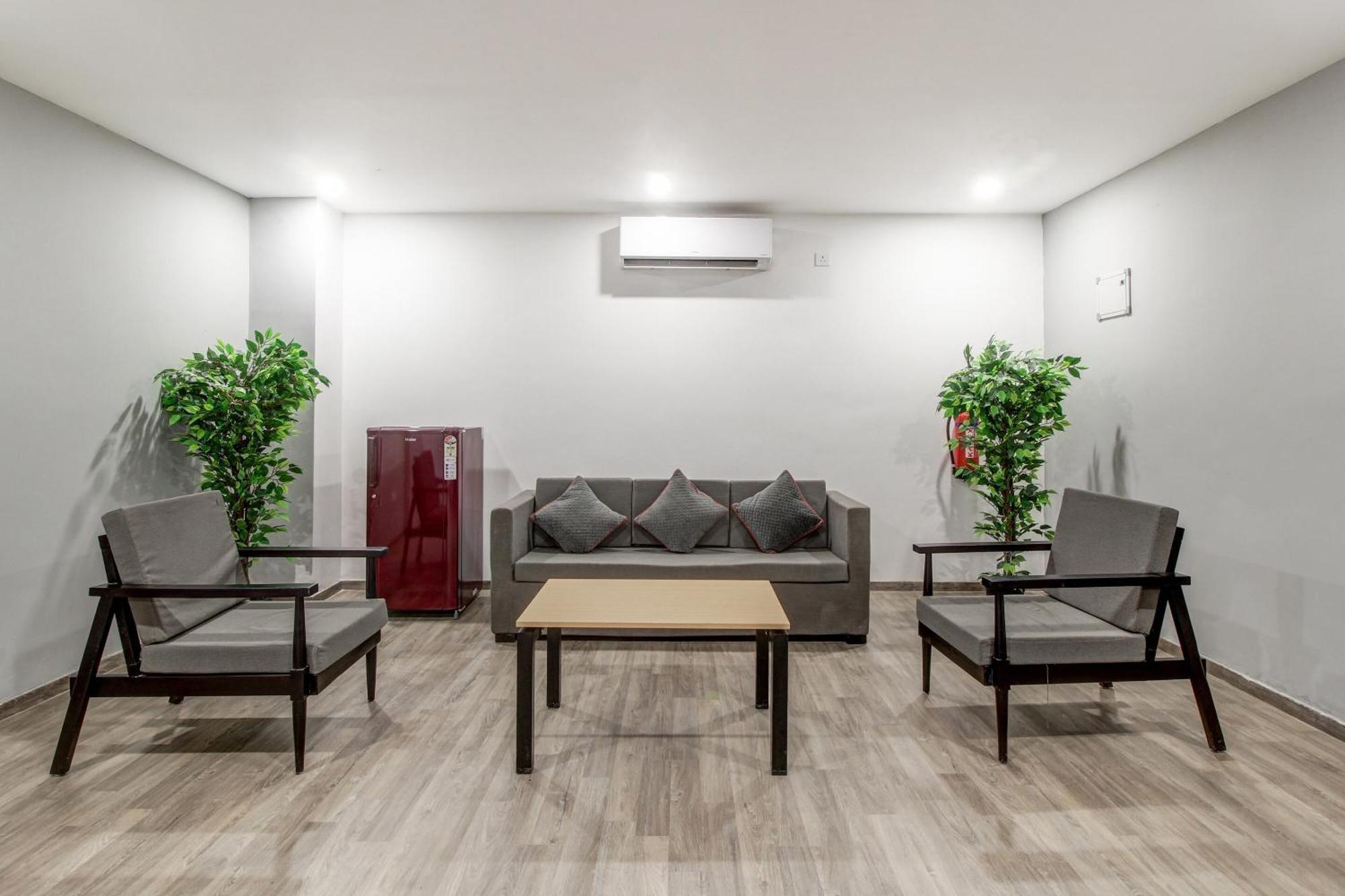 Super Townhouse Rcc Majestic 397 Lb Nagar Hotel Hyderabad Bagian luar foto