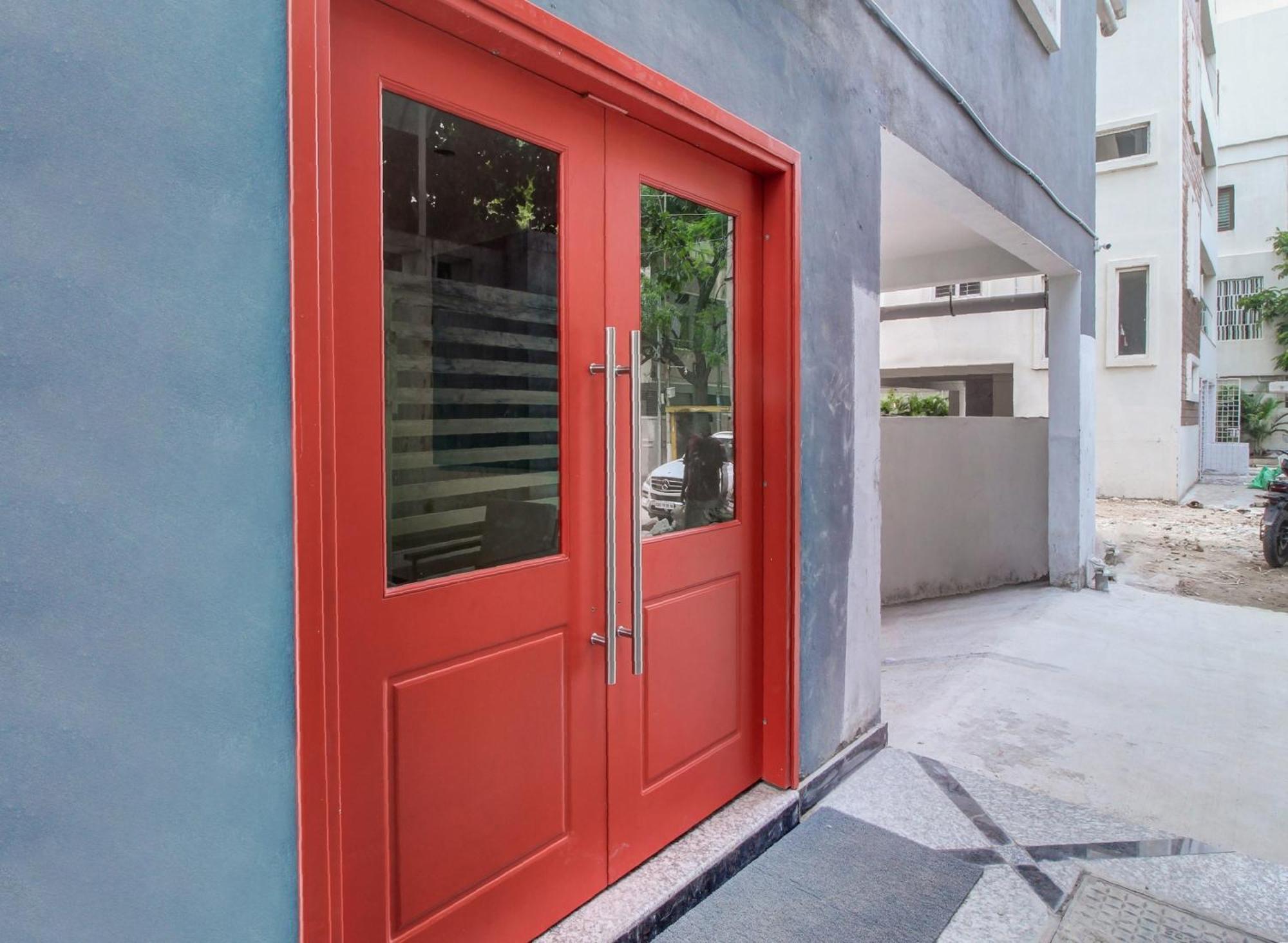 Super Townhouse Rcc Majestic 397 Lb Nagar Hotel Hyderabad Bagian luar foto