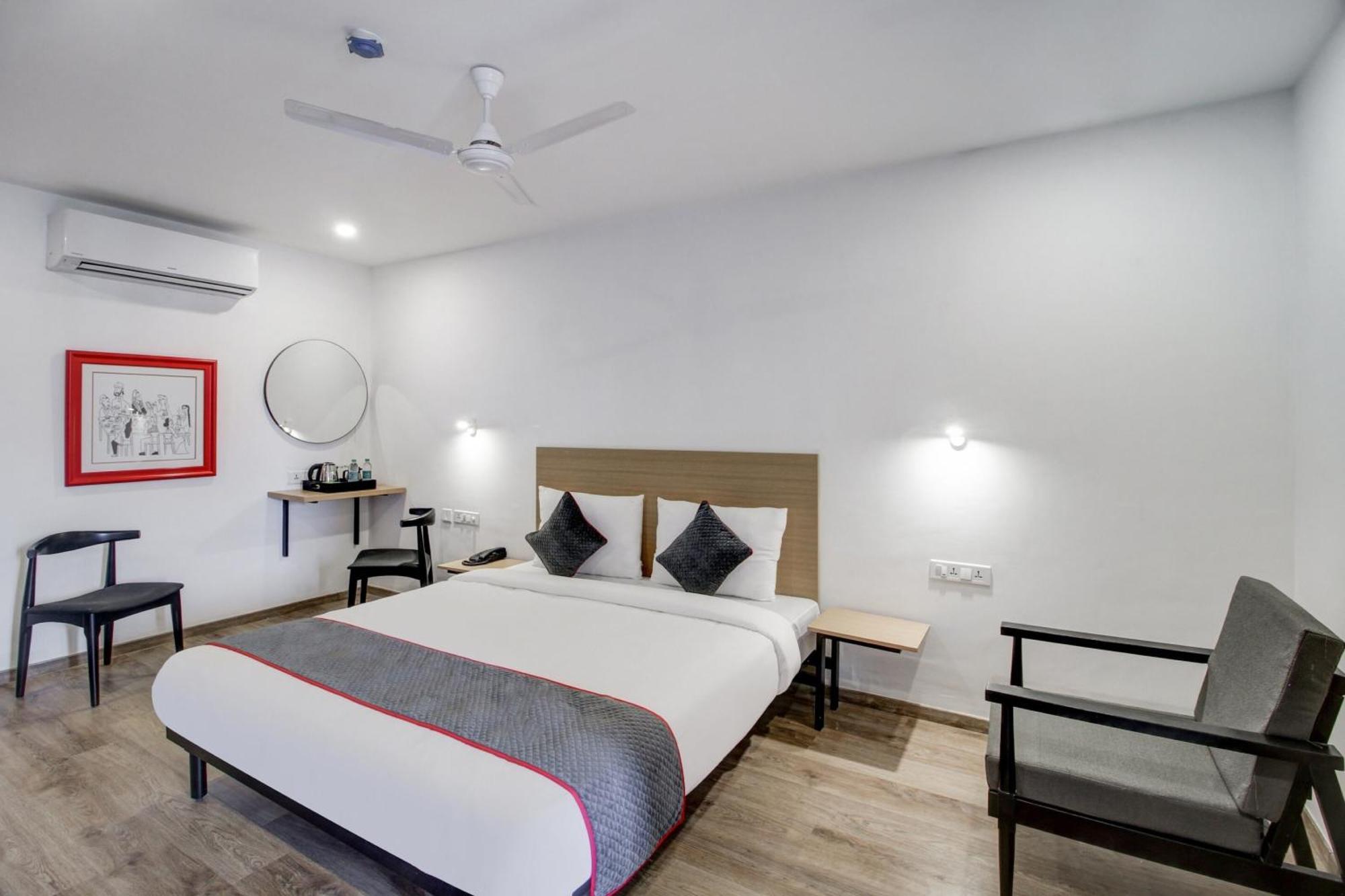 Super Townhouse Rcc Majestic 397 Lb Nagar Hotel Hyderabad Bagian luar foto